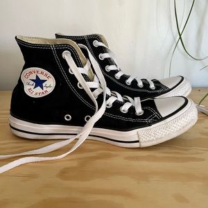 Converse- Women's Chuck Taylor All Star Hi Sneakers in Black